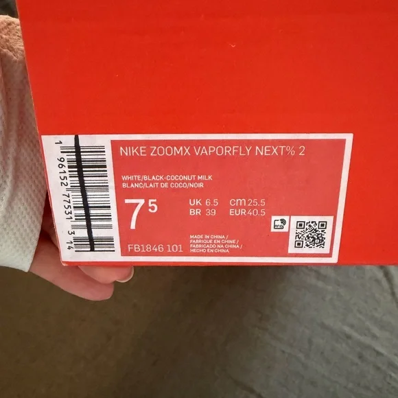 Brand new Nike ZoomX Vaporfly NEXT% 2 in White and Black - Picture 5 of 5